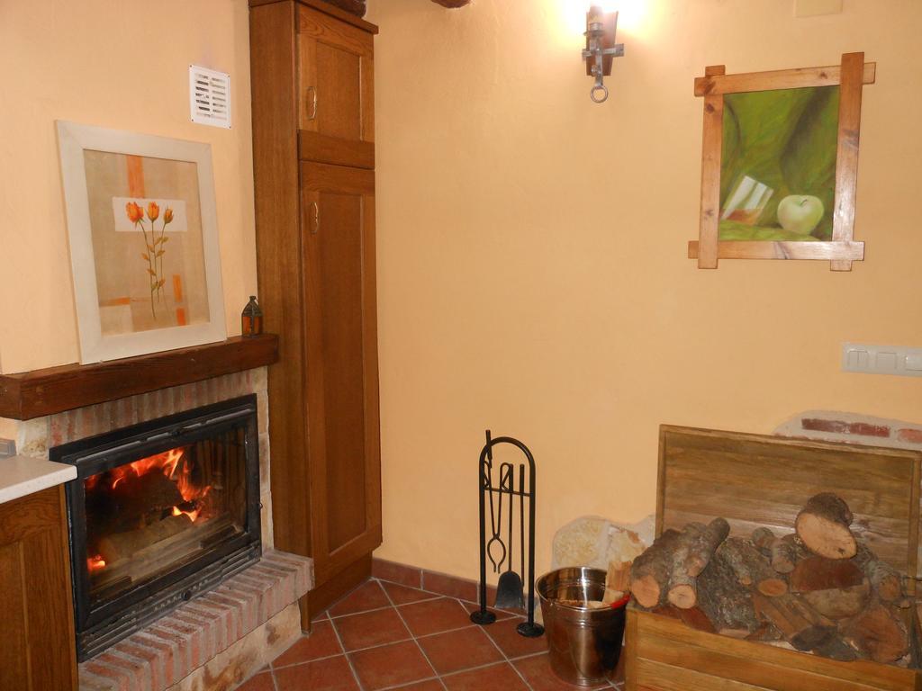 Gasthaus Casa Vieja Tabanera A 8 Min De Segoia Tabanera del Monte Exterior foto